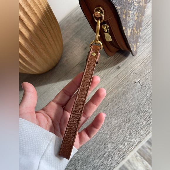 Authentic LOUIS VUITTON Monogram Clutch/ Wristlet - Picture 9 of 16